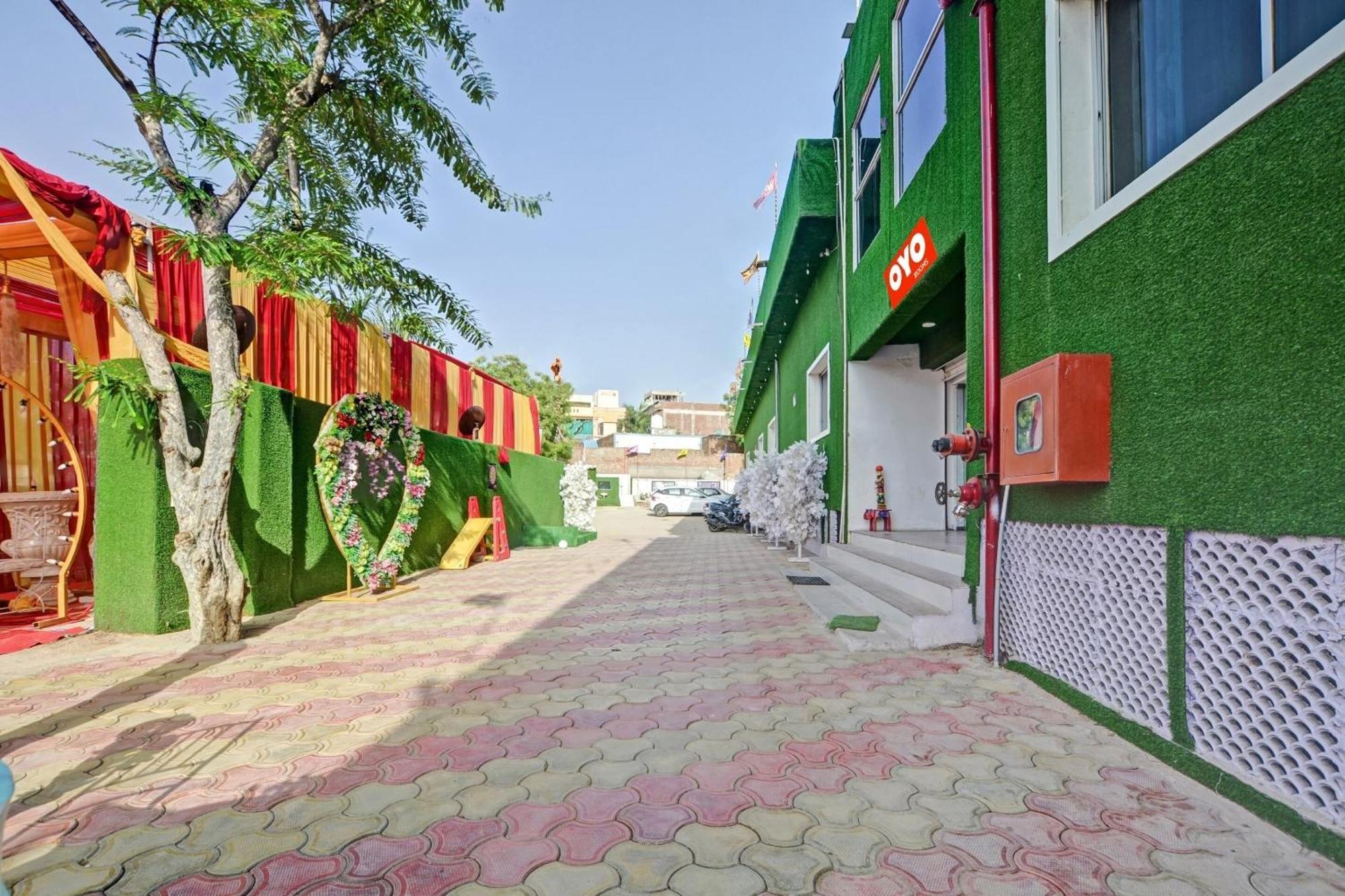 Oyo Udaipur Palace Exterior photo